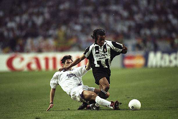 20 May 1998:  Edgar Davids of Juventus is tackled by Fernando Morientes of Real Madrid during the Champions League final at the Amsterdam Arena in Holland. Real Madrid won the match 1-0. \ Mandatory Credit: Shaun  Botterill/Allsport