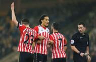 NORWICH, ENGLAND - JANUARY 07: Pierre-Emile Hojbjerg, Virgil van Dijk and Shane Long of Southampton make a wall during the Emirates FA Cup Third Round match between Norwich City and Southampton at Carrow Road on January 7, 2017 in Norwich, England. (Photo by Stephen Pond/Getty Images)