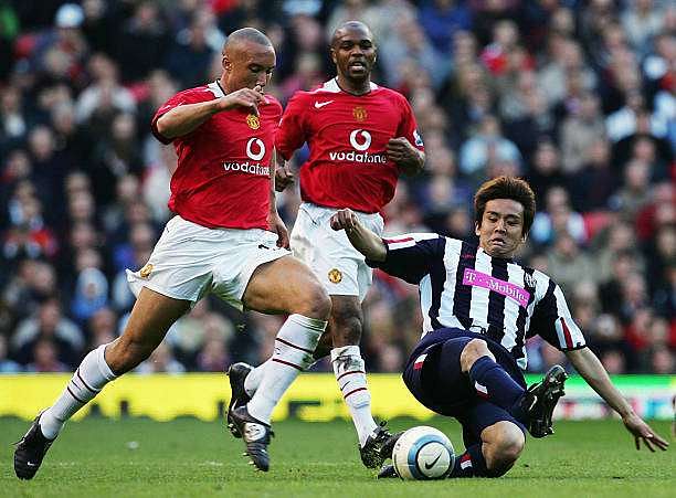 Fortune in action against West Bromwich Albion in 2004