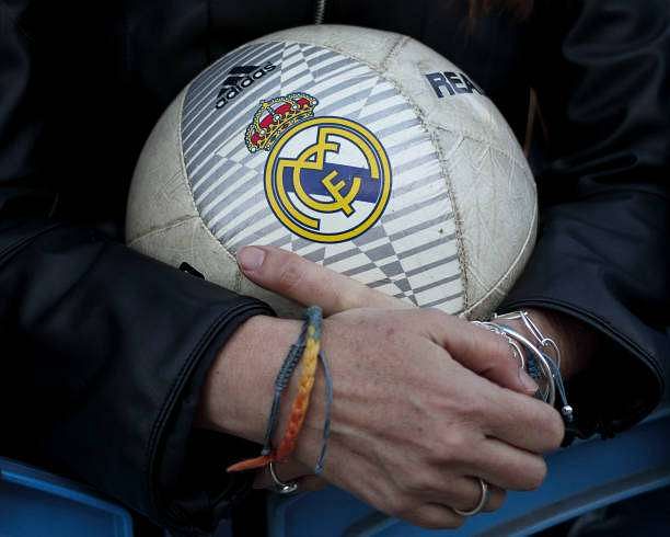 LEGANES, MADRID - APRIL 05:  A Real madrid fan holds a ball with the shield of her team as she waits at Estadio Municipal de Butarque outdoors before the La Liga match between CD Leganes and Real Madrid CF on April 5, 2017 in Leganes, Spain.  (Photo by Gonzalo Arroyo Moreno/Getty Images)