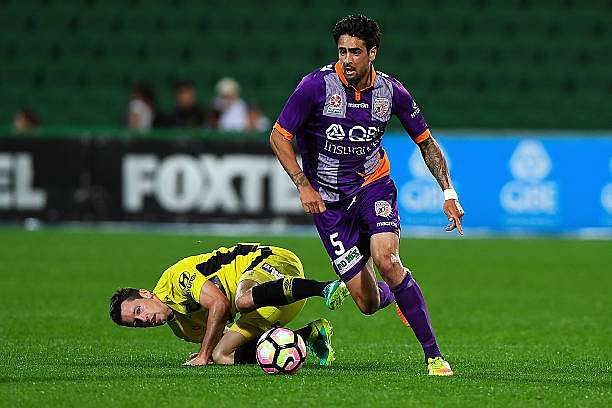 PERTH, AUSTRALIA - OCTOBER 08: Ryhs Williams of the Perth Glory makes space  during the round one A-League match between the Perth Glory and the Central Coast Mariners at nib Stadium on October 8, 2016 in Perth, Australia.  (Photo by Daniel Carson/Getty Images)