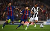 BARCELONA, SPAIN - APRIL 19: Sami Khedira of Juventus gets away from Lionel Messi of Barcelona during the UEFA Champions League Quarter Final second leg match between FC Barcelona and Juventus at Camp Nou on April 19, 2017 in Barcelona, Spain. (Photo by Shaun Botterill/Getty Images)