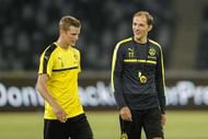 SHENZHEN, CHINA - JULY 27: Thomas Tuchel, head coach of Dortmund talk with Sven Bender during team training session for 2016 International Champions Cup match between Manchester City and Borussia Dortmund at Shenzhen Universiade Stadium on July 27, 2016 in Shenzhen, China. (Photo by Lintao Zhang/Getty Images)