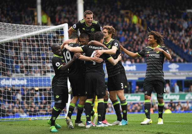 LIVERPOOL, ENGLAND - APRIL 30: Willian of Chelsea (obscure) celebrates scoring his sides third goal with his Chelsea team mates during the Premier League match between Everton and Chelsea at Goodison Park on April 30, 2017 in Liverpool, England. (Photo by Laurence Griffiths/Getty Images)