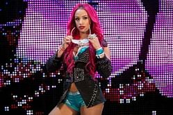 WWE News: Sasha Banks tries to steal Raw Women's Championship