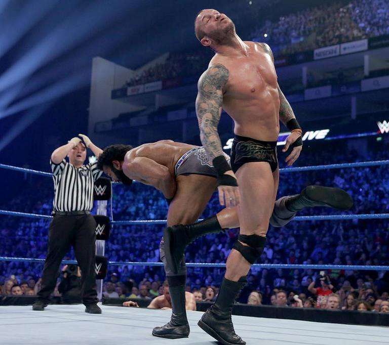 Jinder Mahal and Randy Orton faced off in a six-man tag team match.