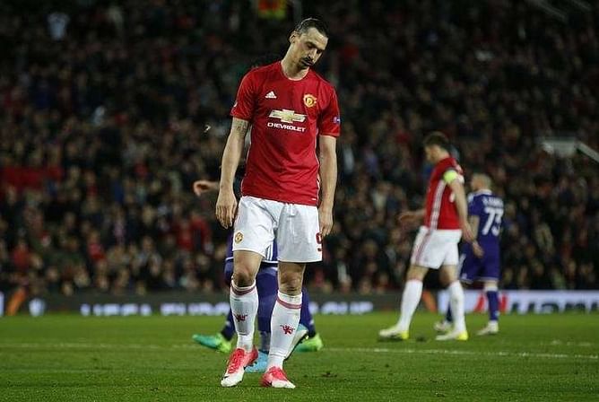 Ibrahimovic undergoes successful knee surgery