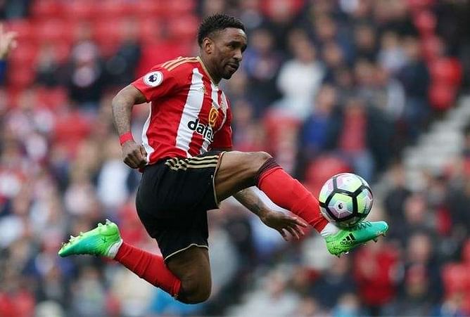 West Brom interested in signing Defoe, says Pulis