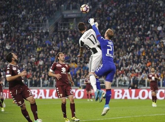 Higuain's stoppage time strike foils 10-man Torino