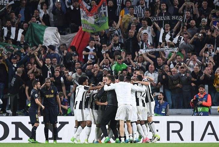 Football Soccer - Juventus v AS Monaco - UEFA Champions League Semi Final Second Leg - Juventus Stadium, Turin, Italy - 9/5/17 - Juventus&#039; players celebrate at the end of the match. REUTERS/Alberto Lingria/Files