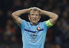 Netherlands' Kuyt quits at the top