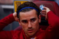 MADRID, SPAIN - APRIL 15: Antoine Griezmann of Atletico de Madrid puts his hansd above his head as he sits on the bench prior to start the La Liga match between Club Atletico de Madrid and CA Osasuna at Vicente Calderon Stadium on April 15, 2017 in Madrid, Spain. (Photo by Gonzalo Arroyo Moreno/Getty Images)