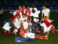 LONDON - APRIL 25: Arsenal celebrate at the end off the FA Barclaycard Premiership match between Tottenham Hotspur and Arsenal at White Hart Lane on April 25, 2004 in London. (Photo by Shaun Botterill/Getty Images)
