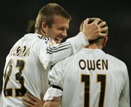 MADRID, SPAIN - JANUARY 16: David Beckham (L) of Real Madrid congratulates teammate Michael Owen after he scored a goal against Zaragoza during the Primera Liga soccer match between Real Madrid and Zaragoza at the Bernabeu January 16, 2005 in Madrid, Spain. (Photo by Denis Doyle/Getty Images)