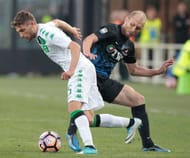 BERGAMO, ITALY - APRIL 08: Domenico Berardi of US Sassuolo Calcio (L) competes for the ball with Andrea Masiello of Atalanta BC during the Serie A match between Atalanta BC and US Sassuolo at Stadio Atleti Azzurri d'Italia on April 8, 2017 in Bergamo, Italy. (Photo by Emilio Andreoli/Getty Images)