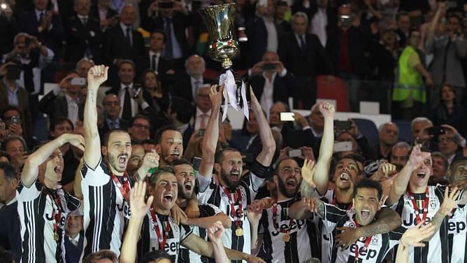 Praising just Dani Alves would be disrespectful, says Allegri