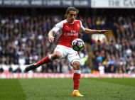 LONDON, ENGLAND - APRIL 30: Hector Bellerin of Arsenal in action during the Premier League match between Tottenham Hotspur and Arsenal at White Hart Lane on April 30, 2017 in London, England. (Photo by Shaun Botterill/Getty Images)