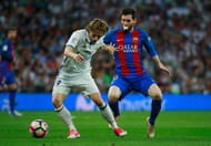 MADRID, SPAIN - APRIL 23: Luka Modric of Real Madrid holds off Lionel Messi of Barcelona during the La Liga match between Real Madrid CF and FC Barcelona at Estadio Bernabeu on April 23, 2017 in Madrid, Spain. (Photo by Gonzalo Arroyo Moreno/Getty Images)