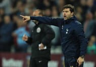 STRATFORD, ENGLAND - MAY 05: Mauricio Pochettino, Manager of Tottenham Hotspur directs his players during the Premier League match between West Ham United and Tottenham Hotspur at the London Stadium on May 5, 2017 in Stratford, England. (Photo by Richard Heathcote/Getty Images)