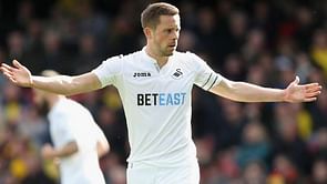 Sigurdsson should remember Tottenham spell before leaving Swansea - Clement