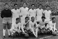 13th April 1957: The Real Madrid team before playing Manchester United in the European Cup semi final. (Photo by Keystone/Getty Images)