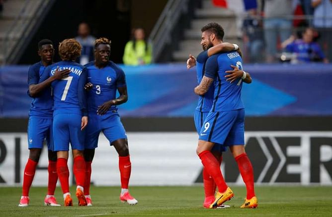 Giroud treble boosts France ahead of Sweden qualifier