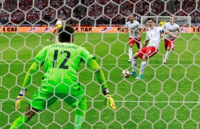 Soccer - Lewandowski grabs hat-trick as Poland beat Romania to stay top