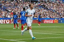 Soccer - Paris crowd pays tribute to Manchester, London victims