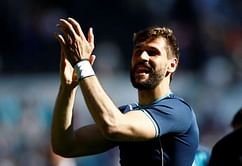 Swansea striker Llorente breaks his arm