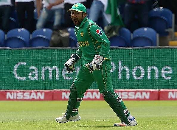 SK Epic Fail: Sarfraz Ahmed drops catch, asks for review