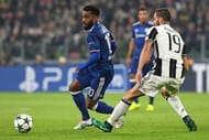 TURIN, ITALY - NOVEMBER 02: Alexandre Lacazette (L) of Olympique Lyonnais in action against Leonardo Bonucci of Juventus during the UEFA Champions League Group H match between Juventus and Olympique Lyonnais at Juventus Stadium on November 2, 2016 in Turin, Italy. (Photo by Valerio Pennicino/Getty Images)