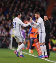 MADRID, SPAIN - MARCH 12: Alvaro Morata of Real Madrid salutes teammate Karim Benzema after coming off during the La Liga match between Real Madrid CF and Real Betis Balompie at Estadio Santiago Bernabeu on March 12, 2017 in Madrid, Spain. (Photo by Denis Doyle/Getty Images)
