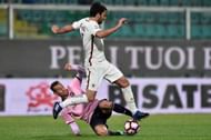 PALERMO, ITALY - MARCH 12: Clement Grenier (R) of Roma in action as Alessandro Diamanti of Palermo tackles during the Serie A match between US Citta di Palermo and AS Roma at Stadio Renzo Barbera on March 12, 2017 in Palermo, Italy. (Photo by Tullio M. Puglia/Getty Images)