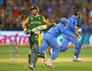 MELBOURNE, AUSTRALIA - FEBRUARY 22: AB de Villiers of South Africa is run out as MS Dhoni of India celebrates the 2015 ICC Cricket World Cup match between South Africa and India at Melbourne Cricket Ground on February 22, 2015 in Melbourne, Australia. (Photo by Scott Barbour/Getty Images)