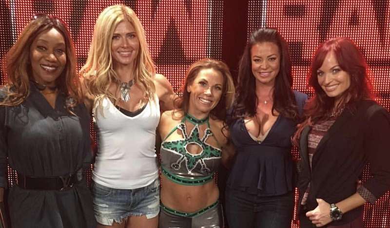 Wwe News Four Former Wwe Divas Were Backstage On Raw