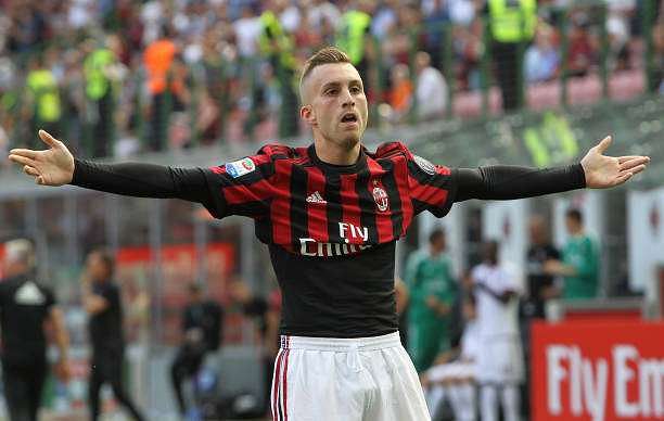 MILAN, ITALY - MAY 21:  Gerard Deulofeu of AC Milan celebrates after scoring the opening goal during the Serie A match between AC Milan and Bologna FC at Stadio Giuseppe Meazza on May 21, 2017 in Milan, Italy.  (Photo by Marco Luzzani/Getty Images)
