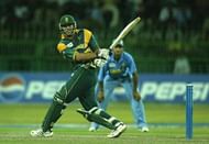 COLOMBO - SEPTEMBER 25: Jacques Kallis of South Africa in action during the ICC Champions Trophy semi final match between India and South Africa at the Premadasa Stadium in Colombo, Sri Lanka on September 25, 2002. (Photo by Clive Mason/Getty Images.)