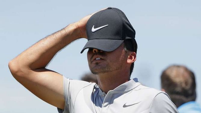 Day's struggles continue, McIlroy back in the red