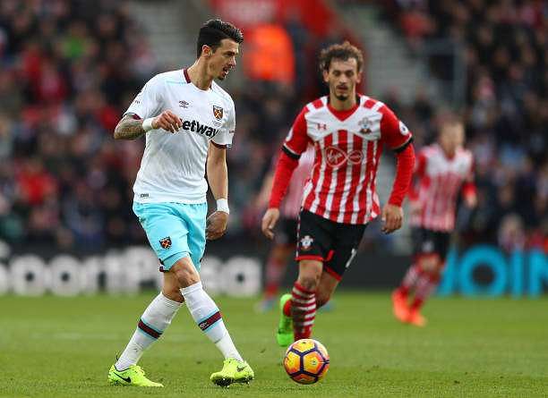 SOUTHAMPTON, ENGLAND - FEBRUARY 04: Jose Fonte of West Ham United (L) in action during the Premier League match between Southampton and West Ham United at St Mary&#039;s Stadium on February 4, 2017 in Southampton, England.  (Photo by Michael Steele/Getty Images)