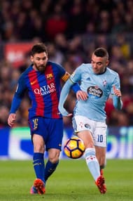 BARCELONA, SPAIN - MARCH 04: Lionel Messi (L) of FC Barcelona competes for the ball with Iago Aspas (R) of RC Celta de Vigo during the La Liga match between FC Barcelona and RC Celta de Vigo at Camp Nou stadium on March 4, 2017 in Barcelona, Spain. (Photo by Alex Caparros/Getty Images)