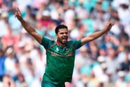 DARWIN, AUSTRALIA - SEPTEMBER 03: Mashrafe Mortaza of Bangladesh bowls during the second one day international match between Australia and Bangladesh held at TIO Stadium on September 3, 2008 in Darwin, Australia. (Photo by Robert Cianflone/Getty Images)