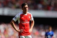 LONDON, ENGLAND - MAY 21: Mesut Ozil of Arsenal in action during the Premier League match between Arsenal and Everton at Emirates Stadium on May 21, 2017 in London, England. (Photo by Clive Mason/Getty Images)