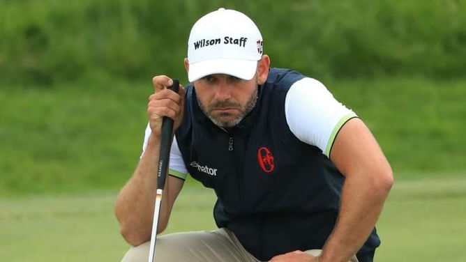 Waring sets the pace in Paris as Pieters lurks