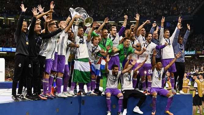 Kaka and Ozil lead Real Madrid praise as Manchester United await Super Cup showdown