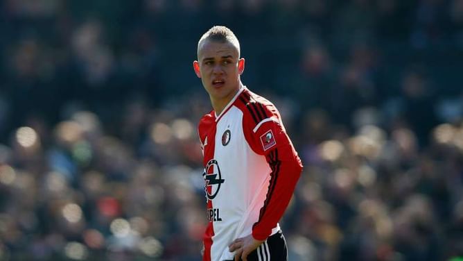 Karsdorp to undergo knee surgery after €19m Roma switch