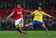 MANCHESTER, ENGLAND - NOVEMBER 10: Robin van Persie of Manchester United competes with Mikel Arteta of Arsenal during the Barclays Premier League match between Manchester United and Arsenal at Old Trafford on November 10, 2013 in Manchester, England. (Photo by Alex Livesey/Getty Images)