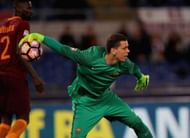 ROME, ITALY - MARCH 19: AS Roma goalkeeper Wojchiech Szczesny in action during the Serie A match between AS Roma and US Sassuolo at Stadio Olimpico on March 19, 2017 in Rome, Italy. (Photo by Paolo Bruno/Getty Images)