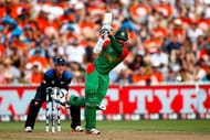 HAMILTON, NEW ZEALAND - MARCH 13: Shakib Al Hasan of Bangladesh bats during the 2015 ICC Cricket World Cup match between Bangladesh and New Zealand at Seddon Park on March 13, 2015 in Hamilton, New Zealand. (Photo by Phil Walter/Getty Images)