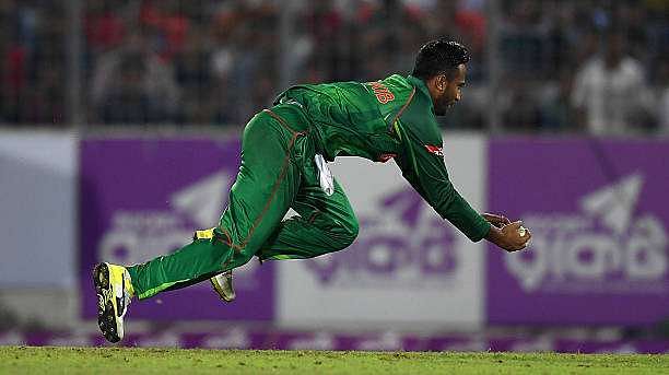 CARDIFF, WALES - JUNE 09:  Bangladesh batsmen Shakib Al Hasan (l) and Mohammad Mahmudullah celebrate after Hasan had reached his century during their partnership during the ICC Champions Trophy match between New Zealand and Bangladesh at SWALEC Stadium on June 9, 2017 in Cardiff, Wales.  (Photo by Stu Forster/Getty Images)