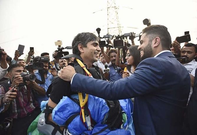 Mr. Satyendra Verma performs India’s highest BASE jump from 600 feet above ground level